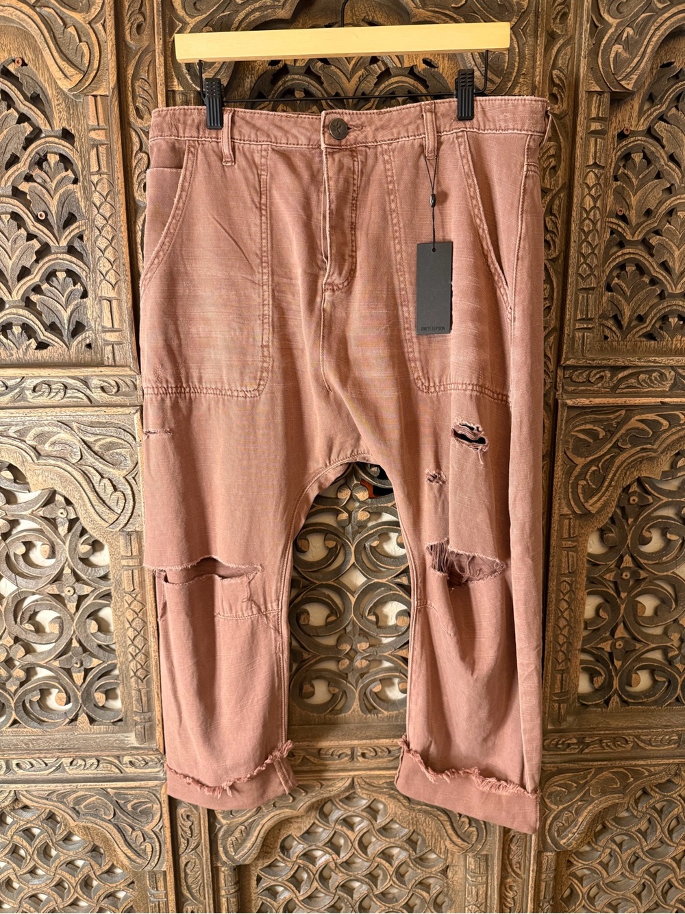 NWT Anthropologie/One Teaspoon Washed and Distressed Rose/Clay Cargo Capri Pants